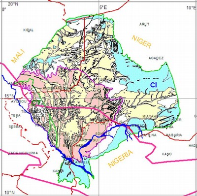 Overlap between recharges area in Iullemeden Aquifer System and Niger river watershed (pink color).